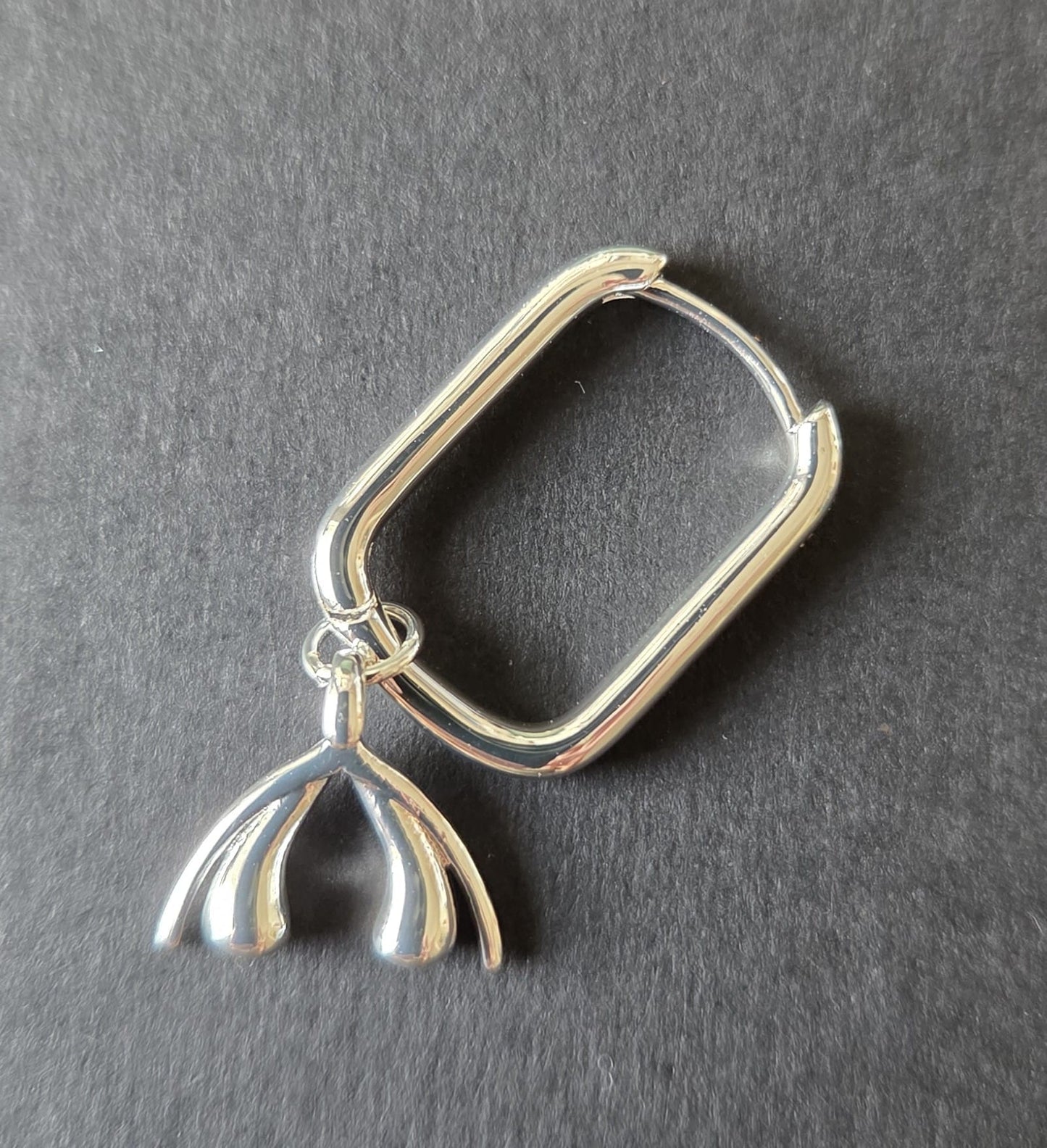 ODE Women Clit Drop Charm Hoop SP